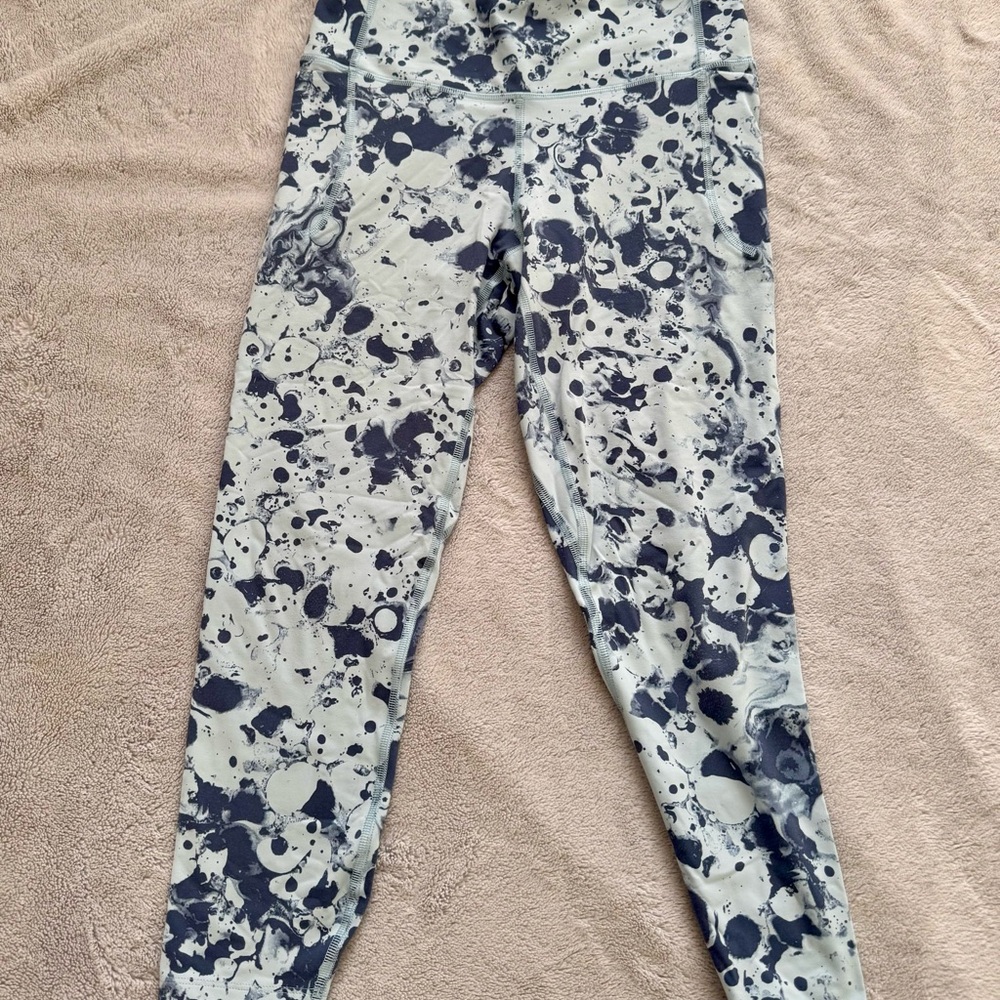 Women’s Under Armour Fitted Blue Splatter Print Leggings Size Medium‎